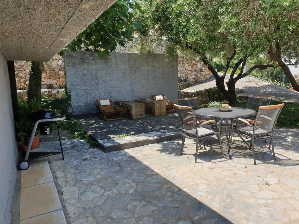 Two Olives Villa Vrbnik  Exteriör bild